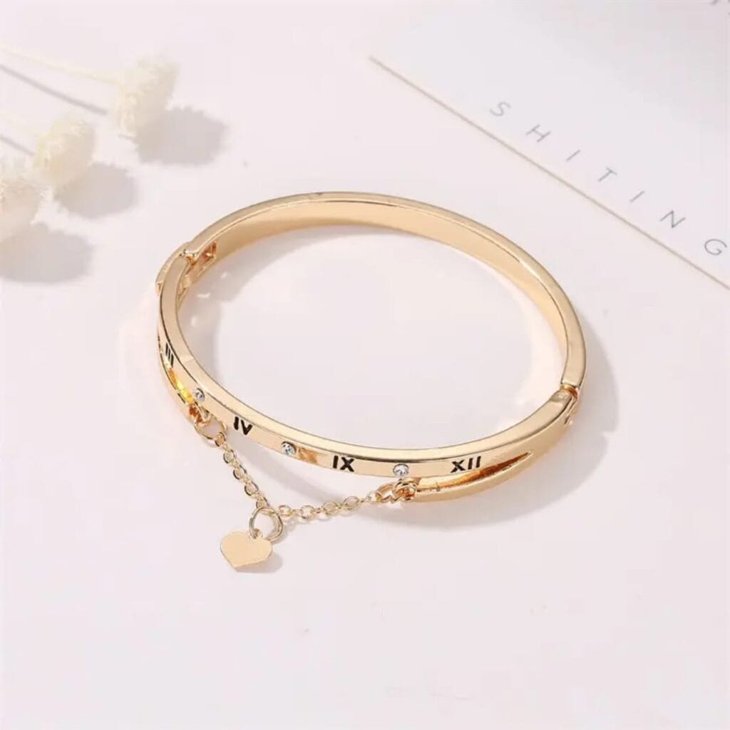A stylish and minimalist Korean bracelet, perfect for stacking or wearing solo.